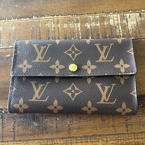 FAUX Louis Vuitton Wallet